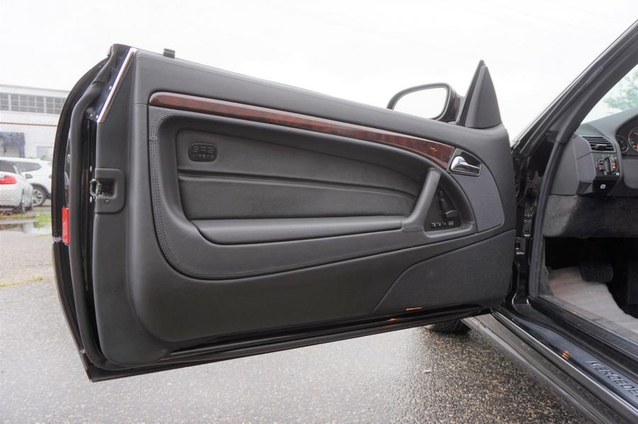 Детали интерьера Mercedes-Benz SL600 (R129) 2001 года  (фото 6 из 20)
